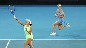 格林爱上献祭流！库里单节20分，自信转身+暴扣，望着自己右手发呆