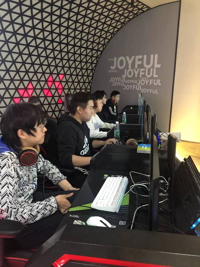 巨星之间的 巨星之间的